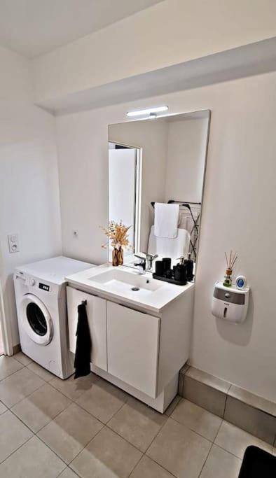 Appartement Loft Climatise Parking Gratuit 5Min Gare à Le Plessis-Bouchard Extérieur photo